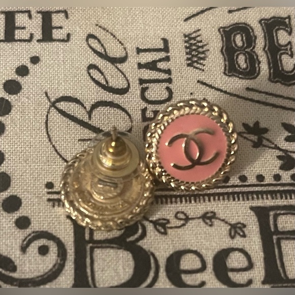 Repurposed Buttons - Picture 1 of 4